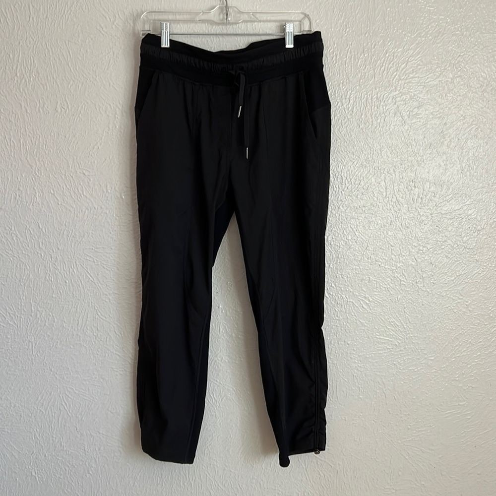 Lululemon midrise dance studio crop
